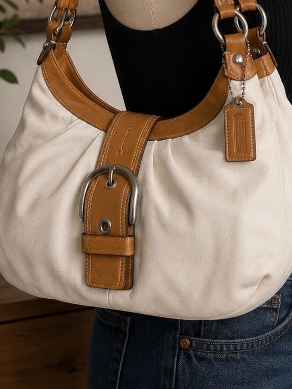 Vintage Y2K Coach Soho White Leather Hobo Bag Buckle Accent Ivory Cream Tan